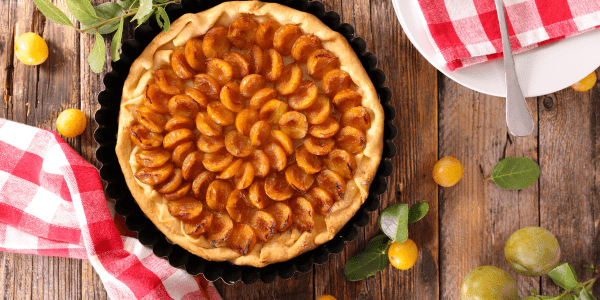 Pastel de ciruela claudia y crema de almendras